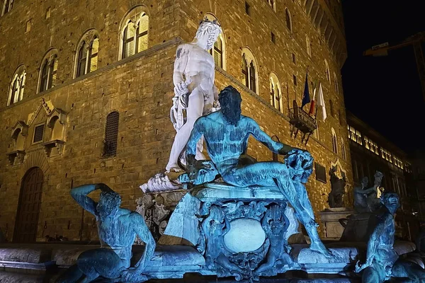 Szökőkút-Neptunusz éjjel-Firenze — Stock Fotó
