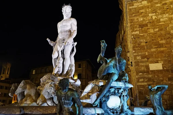 Fontana del Nettuno di notte a Firenze — Foto Stock