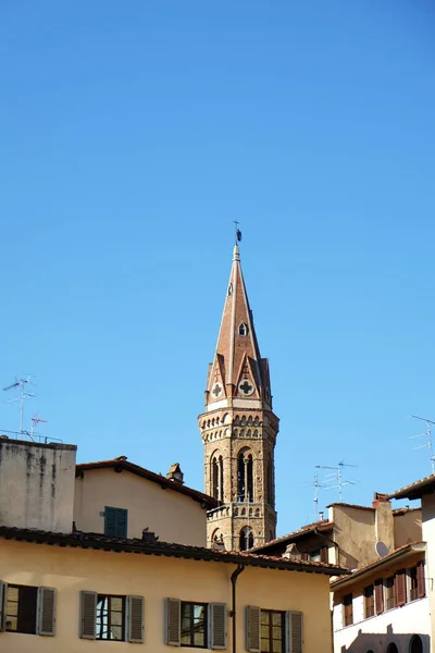 View of bell tower of Badia Fiorentina from Signoria square, Florence — Stock Photo, Image