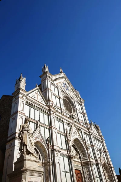 Staty av Dante Alighieri, i Santa Croce torget, Florens — Stockfoto