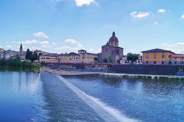 La rivière Arno à Florence, déversoir de Santa Rosa — Photo