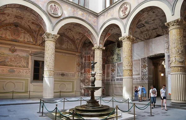 Courtyard of Michelozzo, Palazzo Vecchio, Firenze - Stock-foto