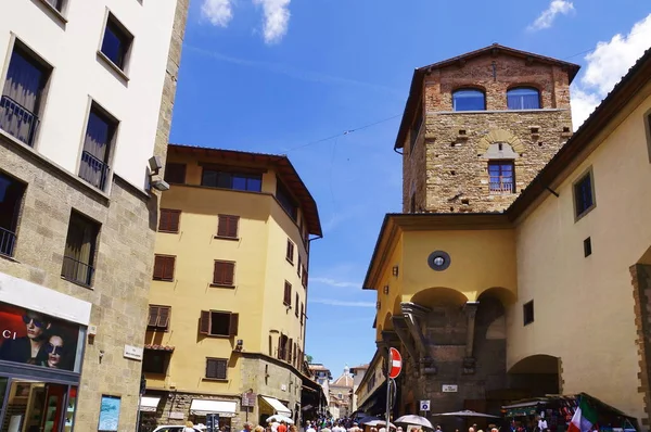 Torre Mannelli no início da Ponte Vecchio — Fotografia de Stock