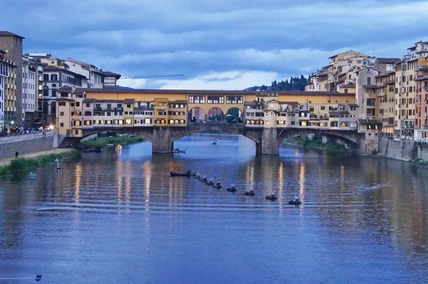 Pont Ponte Vecchio le soir — Photo