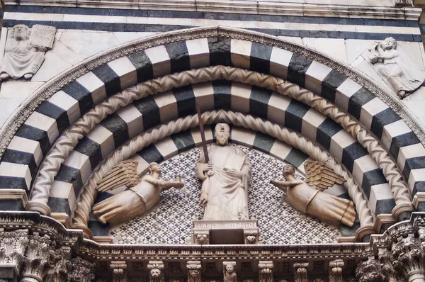 Dettaglio della chiesa di San Paolo, Pistoia — Foto Stock