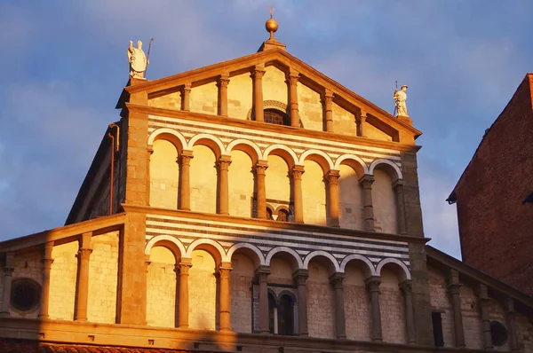 Detalle de la fachada de la Catedral de Sain Zeno al atardecer —  Fotos de Stock