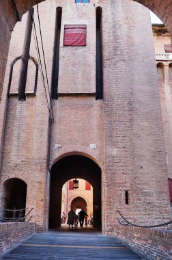 Este köprü kale, Ferrara