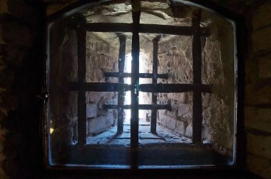 Ferrara Estense kalede bodrumunda de hafif pencere