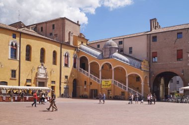 Ferrara ducal avluda