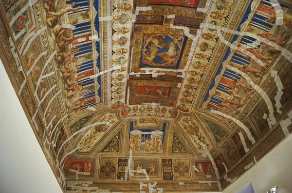 Frescos en la sala de juegos del Castillo Este en Ferrara — Foto de Stock