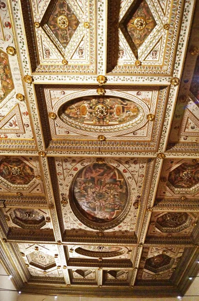Fresky v místnosti kabinetu v zámku Este v Ferrara — Stock fotografie