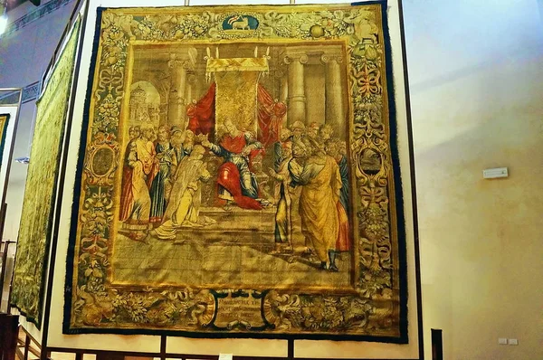 Antiguo tapiz en el museo de la Catedral de Ferrara — Foto de Stock