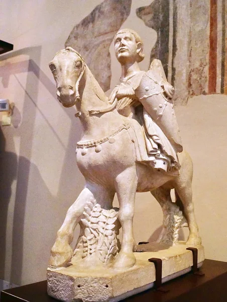Antigua escultura en el museo de la Catedral de Ferrara —  Fotos de Stock