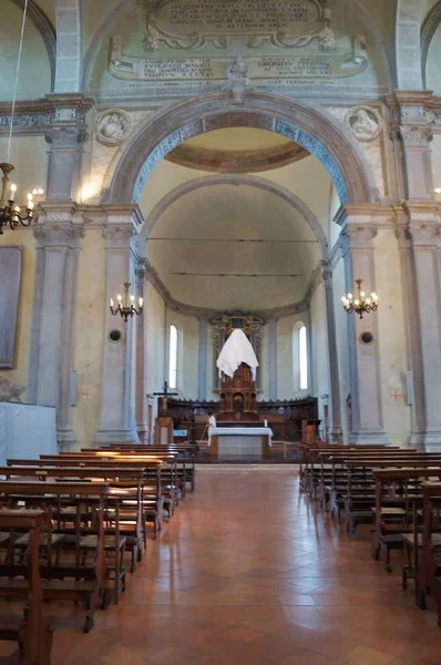 Интерьер церкви Сан-Кристофоро-де-Серра, Феррара — стоковое фото