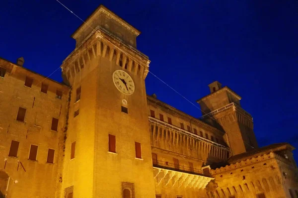 Este castillo por la noche, Ferrara — Foto de Stock