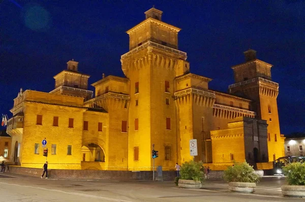 Este slottet nattetid, Ferrara — Stockfoto