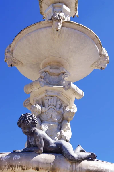 Detalle de la fuente de Hércules y Anteo en el jardín de la Real Villa de Castello — Foto de Stock