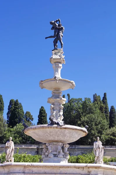Detail fontány, Hercules a Anteo v zahradě Royal Villa Castello — Stock fotografie