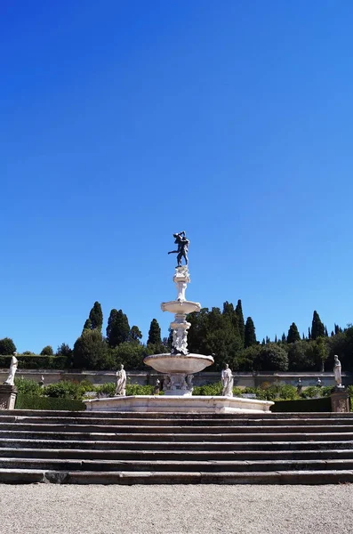 Fonte de Hércules e Anteo no jardim da Villa Real de Castello — Fotografia de Stock