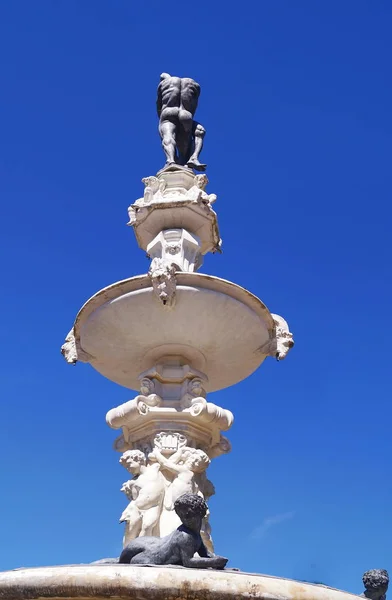 Detalj av fontänen av Hercules och Anteo i trädgården av Royal Villa Castello — Stockfoto