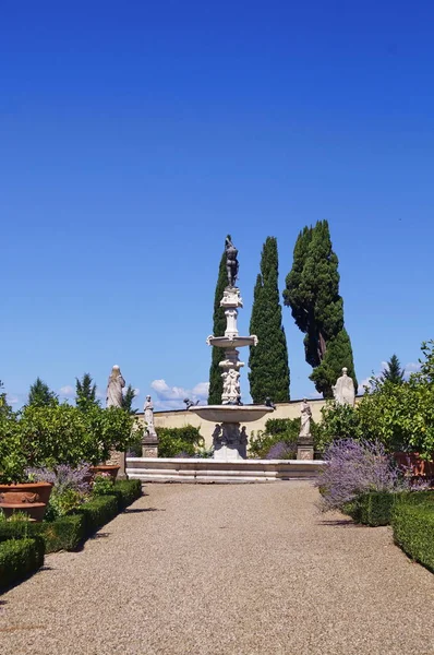 Fountain of Hercules and Anteo in the garden of Royal Villa of Castello — Stock Photo, Image