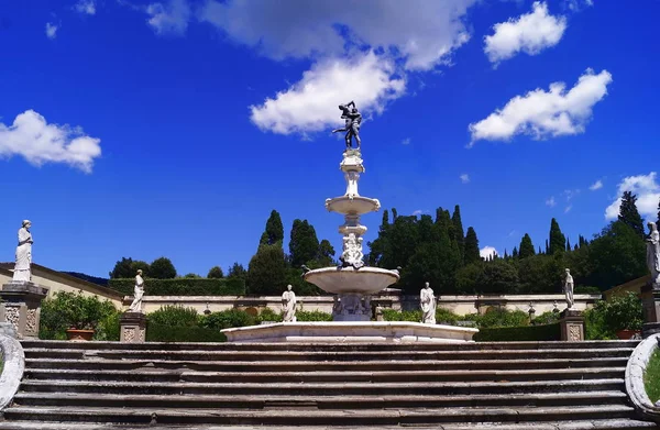 Fountain of Hercules and Anteo in the garden of Royal Villa of Castello — Stock Photo, Image