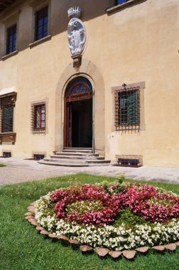 Villa Petraia giriş kapısı