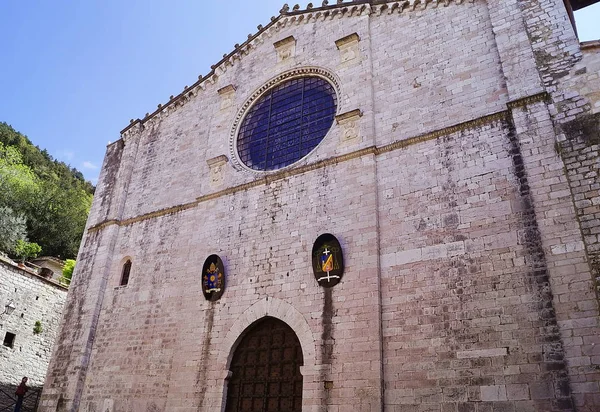 Gevel van de kathedraal van Gubbio — Stockfoto