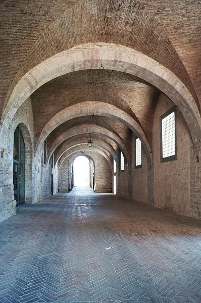 Arkade im palazzo ducale, gubbio — Stockfoto