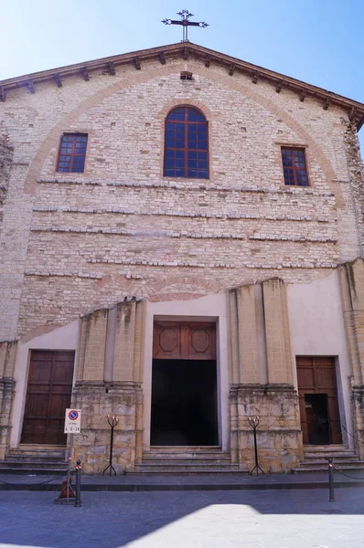 Gevel van de kerk van San Domenico, Gubbio — Stockfoto