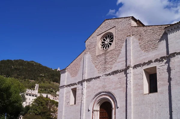 Gevel van de kerk van Sint Franciscus, Gubbio — Stockfoto