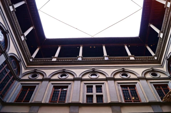 Innenhof des Palazzo Strozzi, Florenz — Stockfoto