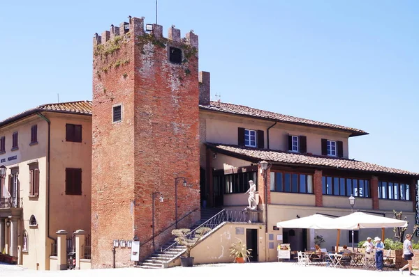 Toren in de buurt van de kathedraal, San Miniato (PI) — Stockfoto