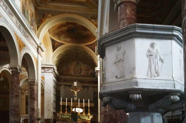 Interiör av San Miniato domkyrkan — Stockfoto