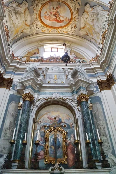 Interiér kostela Svaté Kříž, San Miniato — Stock fotografie