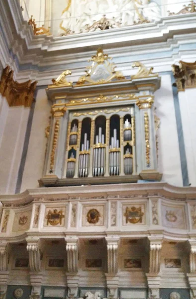 Интерьер церкви Святого Распятия, Сан-Миниато — стоковое фото