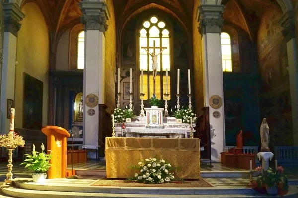 Interior de la iglesia de San Domenico, San Miniato — Foto de Stock