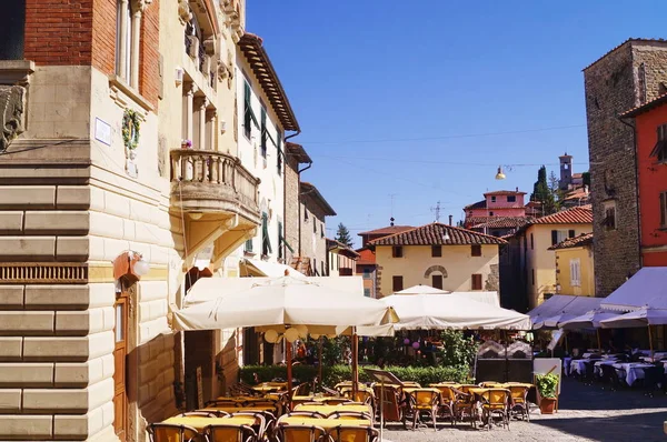 Tipik sokaklarında Montecatini Alto, Toskana, İtalya