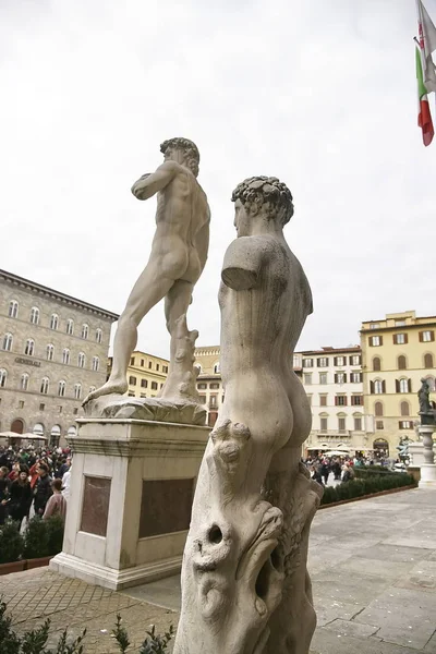 Copy of David of Michelangelo in front of Palazzo Vecchio, Florence — Stock Photo, Image