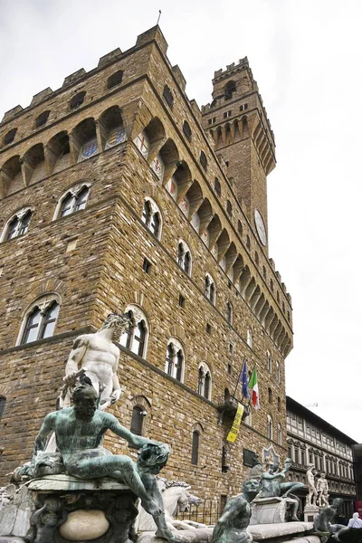 Staty av Neptunus i Signoria square, Florens — Stockfoto