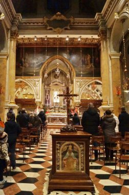 Vicenza, İtalya, 2017 28 Aralık akşam Monte Berico Sanctuary Kilisesi'nin iç