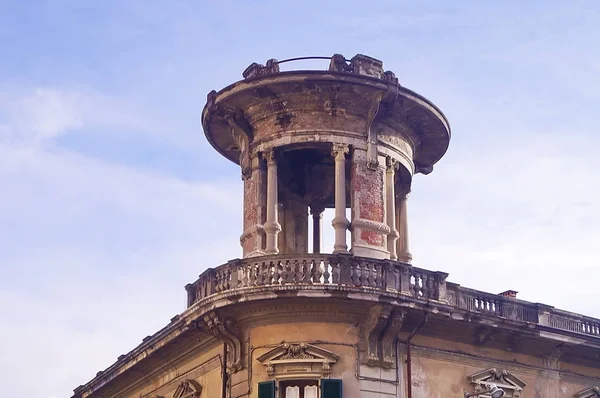 月広場 モンテヴァルキ トスカーナ イタリアの建物の屋根の上の展望台 — ストック写真