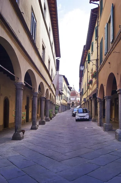 イタリア トスカーナ州ポッピの旧市街のキャバー通り — ストック写真