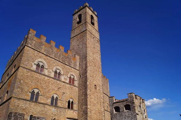 Conti Guidi Castle Mohn Toskana Italien — Stockfoto