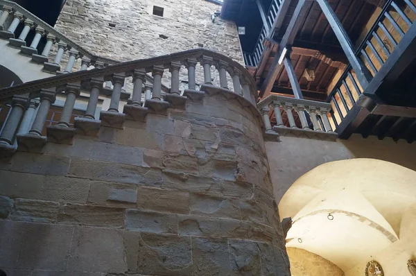意大利托斯卡纳波皮Conti Guidi城堡的内部 — 图库照片