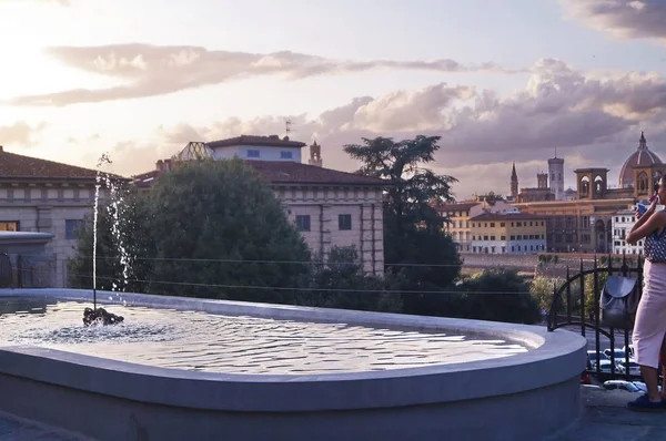 Koupel Úpatí Věže Svatého Mikuláše Florencii Itálie — Stock fotografie