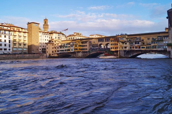 Opuchnięta Rzeka Arno Florencji Włochy — Zdjęcie stockowe