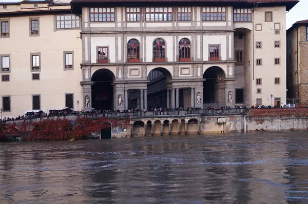 Hinchado Río Arno Florencia Italia — Foto de Stock