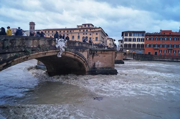 Hinchado Río Arno Florencia Italia — Foto de Stock