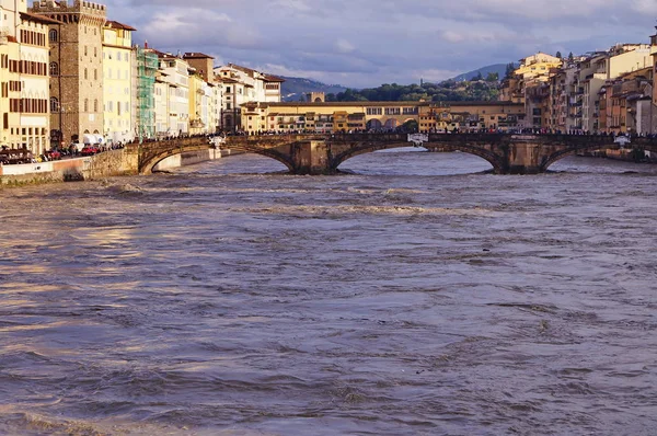 Hinchado Río Arno Florencia Italia — Foto de Stock